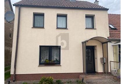 CHARMANT MIT GROßEM GRUNDSTÜCK - 250.000,00&nbsp;EUR Kaufpreis, ca.&nbsp; 78,00&nbsp;m&sup2;&nbsp;Wohnfl&auml;che in Fehrbellin (PLZ: 16833)