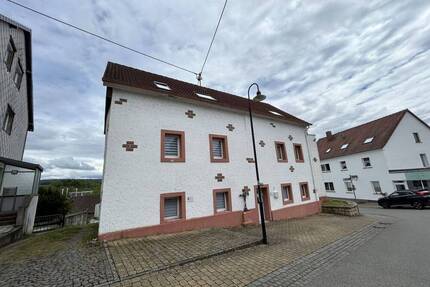 Großzügiges Zweifamilienhaus mit Dachterrasse - Gersheim