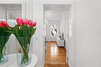 Urbaner Altbau-Charme in Tempelhof: bezugsfrei, hell, großzügig mit Balkon&wunderschönen Dielenboden - Berlin