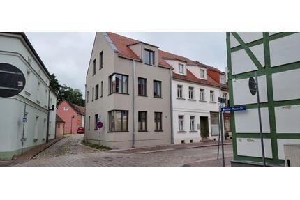 moderne 4-Raum-Wohnung mit großem Balkon im Zentrum von Malchin