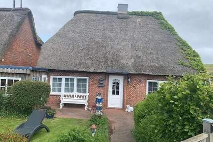 Halbinsel Nordstrand - Romantisches Reetdachhaus direkt am Deich: IHR NEUES FERIENHAUS !