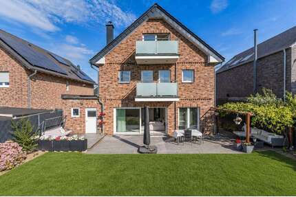Haus zum Kaufen in Köln Roggendorf 1.250.000,00 € 261.56 m² - Köln / Roggendorf