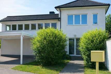 Haus zum Kaufen in Königs Wusterhausen 1.880.000,00 € 290 m²