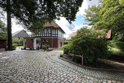 prestigeträchtige Villa - 1.085.000,00&nbsp;EUR Kaufpreis, ca.&nbsp; 263,00&nbsp;m&sup2; in Bargteheide (PLZ: 22941)