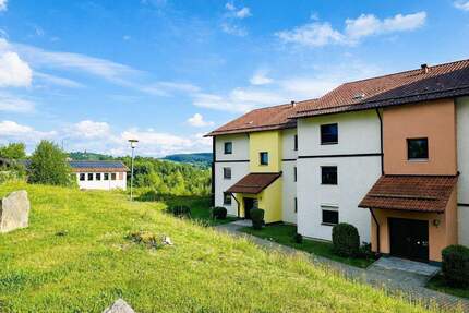 Zwei Wohnungen - ein Kauf: Flexibles Wohnkonzept mit Weitblick. - Regen