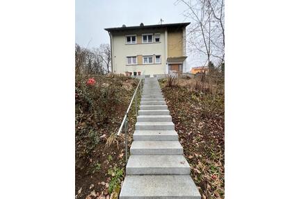 2 Familienhaus mit großem Grundstück, Potenzial & sicherer Miete - Erdmannhausen