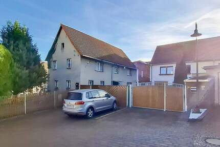 AUKTION: Doppelhaushälfte mit großem Grundstück und viel Nebengelass - Zeitz Theißen