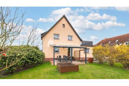 Zwei Ebenen, viele Möglichkeiten - Haus mit Pool, Terrasse und Kamin - Müncheberg
