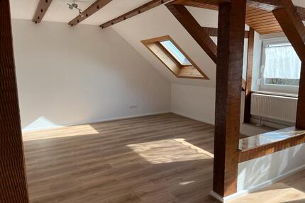 Attraktive 2-Zimmer-Wohnung, DG, neu renoviert in Gäufelden
