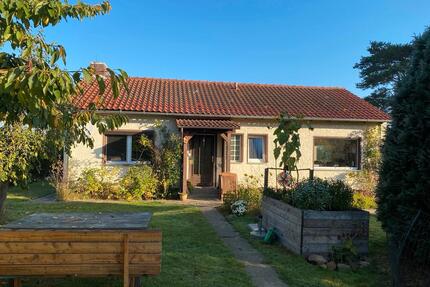 Kleines freistehendes EFH mit großem Areal in bester Ortsrandlage von Lehre