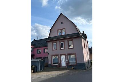 Einfamilienhaus mit Charme - 81.200,00&nbsp;EUR Kaufpreis, ca.&nbsp; 151,00&nbsp;m&sup2; in Bausendorf (PLZ: 54538)