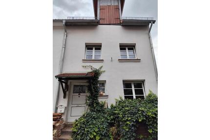 Haus in Volkmarsen - 70.000,00&nbsp;EUR Kaufpreis, ca.&nbsp; 70,00&nbsp;m&sup2; in Volkmarsen (PLZ: 34471)