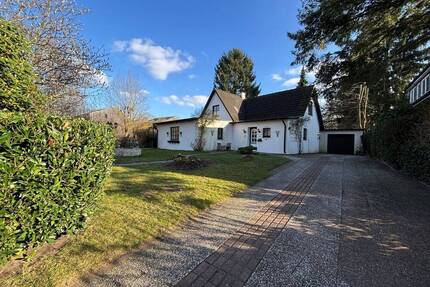 Sehr großzügiges Grundstück mit sanierungsbedürftigem Einfamilienhaus - Hamburg Sülldorf