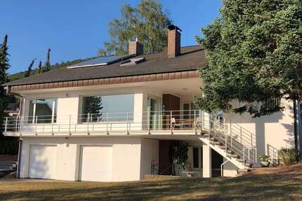 Haus zum Mieten in Bürgstadt 2.950,00 € 300 m²
