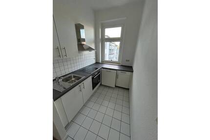 Großzügige und vermietete 2-Zi. mit EBK, 2xBalkon und Laminat in zentraler Lage - Chemnitz Sonnenberg