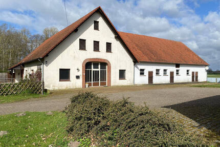 Hofstelle mit Grünland und Wald in Stemwede-Haldem