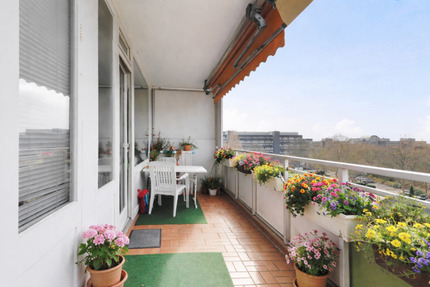 Entrümpeln, renovieren und einziehen - 6. Etage: Balkon-Weitblick ins Grüne +TG-Stellplatz - Ratingen West