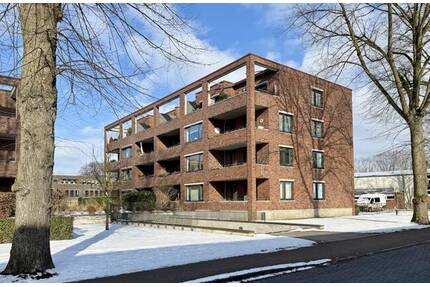 PROVISIONSFREI Dachgeschosswohnung im Herzen Halstenbeks, große Loggia, Aufzug, Tiefgarage