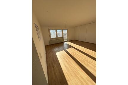 Große Wohnung für die ganze Familie mit Balkon & Stellplatz - Esslingen am Neckar Oberesslingen