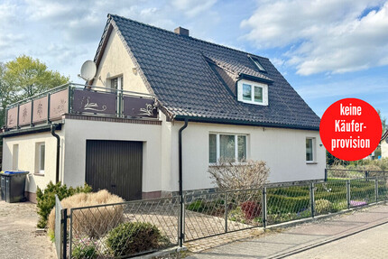 HORN IMMOBILIEN ++ Haus mit Doppelgarage und Nebengebäude in Wodarg bei Altentreptow, ruhige Lage - Werder OT Wodarg