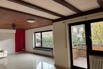 Zweifamilienwohnhaus mit Garagen in sehr ruhiger Wohnlage - Wyhl