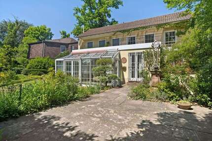 Haus zum Kaufen in Frankfurt am Main 2.645.000,00 € 442 m²