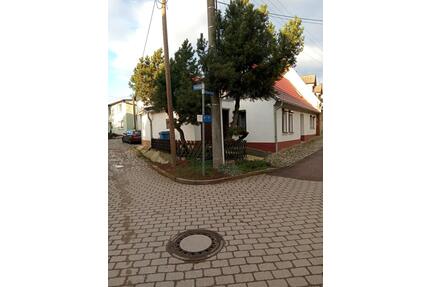 GRUNDSTÜCKSTEILVERKAUF, REIHENENDHAUS, ALTERSGERECHTER BAU. - Alsleben (Saale)