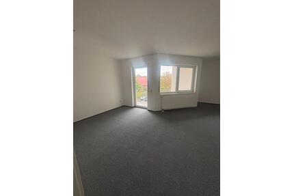 Renovierte, helle 2-Zimmerwohnung mit Balkon und PKW-Stellplatz - Rinteln