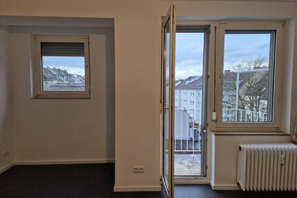 Appartement neu zentral günstig zur Uni und Innenstadt mit kleinem Balkon - Düsseldorf Oberbilk