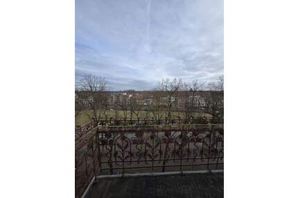 Blick auf den Gertraudenplatz 4 Zimmer Altbau- Etage ! - Frankfurt (Oder)