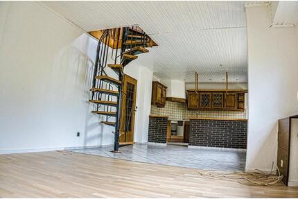 Exklusive 3-Zi-Maisonette-Wohnung im modernisierten Altbau in 40668 Meerbusch Lank-Latum