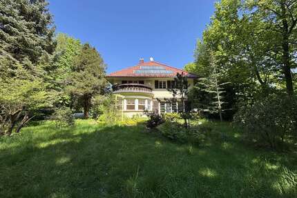 Haus zum Kaufen in Großschirma 999.000,00 € 1046 m²