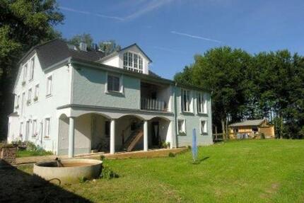 MIETWOHNUNG in WOLNZACH: 2-Zimmerwohnung mit 95 m2 auf einem Landsitz in der schönen Hallertau - Optional: Blumen- und Gemüsegarten möglich