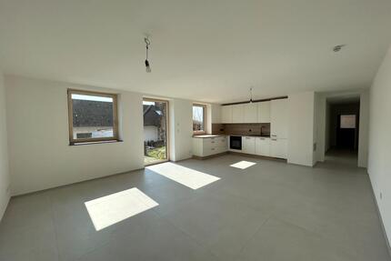 Moderne 2-Zimmer-Einliegerwohnung (Erstbezug nach Kernsanierung) - Ammerndorf