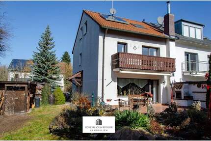 Familienfreundliche Doppelhaushälfte mit Garten, Balkon und Garage in Wendelstein