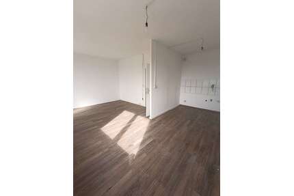 Wohnung zum Mieten in Halle 325,00 € 56.02 m²
