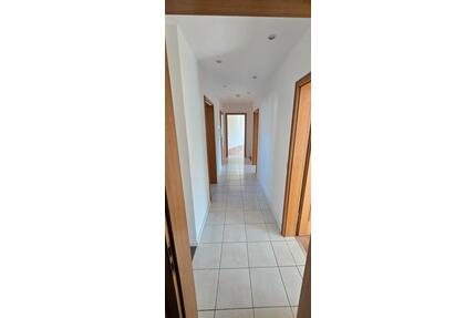 Gepflegte 3-Zi.-Wohnung in Obertshausen – Top-Anbindung (S1A3)