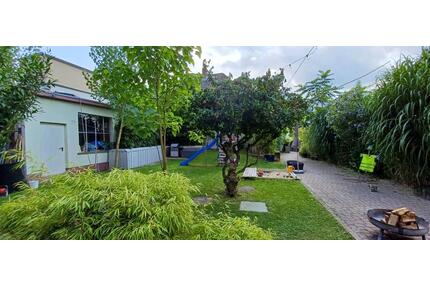 Walldorf - Grundstück mit 2 Einfamilienhäusern - Mörfelden-Walldorf