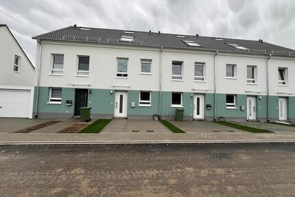 RMH zu vermieten - 2.000,00&nbsp;EUR Kaltmiete, ca.&nbsp; 141,00&nbsp;m&sup2; in Roth (PLZ: 91154)