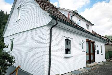 2 x DHH - 325.000,00&nbsp;EUR Kaufpreis, ca.&nbsp; 160,00&nbsp;m&sup2;&nbsp;Wohnfl&auml;che in Alpirsbach (PLZ: 72275) Rötenbach