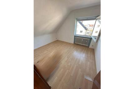 3-Zimmer Dachgeschoss Wohnung in Seligenstadt Froschhausen
