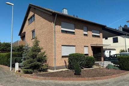 großzügige Wohnung im 1. OG, großer Balkon, Garage - Wesseling