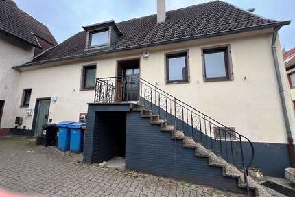 Haus zum Kaufen in Hochspeyer 105.000,00 € 191 m²