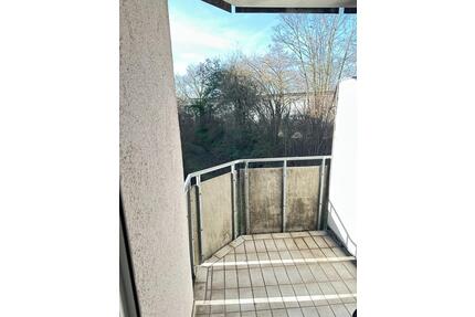 Helle Wohnung mit Küche, Balkon & Stellplatz - Waiblingen