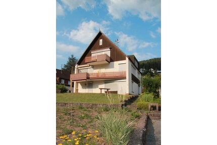 Tolles Dreifamilienhaus - 370.000,00&nbsp;EUR Kaufpreis, ca.&nbsp; 255,00&nbsp;m&sup2; in Schramberg (PLZ: 78713)