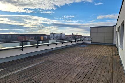 Diese moderne 5-Raum-Wohnung überzeugt durch eine durchdachte Raumaufteilung, helle Wohnbereiche und einen hohen Wohnkomfort. Die Wohnung befindet sich in einem gepflegten Mehrfamilienhaus und... - Leipzig Nord