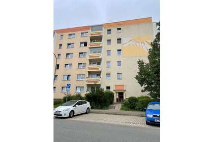 Wohnung zum Kaufen in Weimar 110.000,00 € 69.33 m²