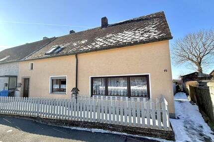 Wohnhaus mit kleinem Grundstück in ruhiger Lage - Püchersreuth