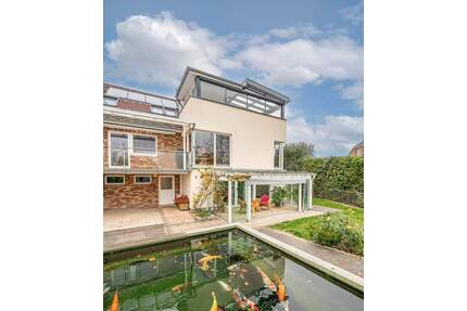 Zweifamilienhaus mit zwei Gewerbehallen - Artlenburg