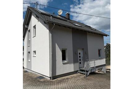 Modernes Einfamilienhaus mit Terrasse & viel Platz in Mössingen